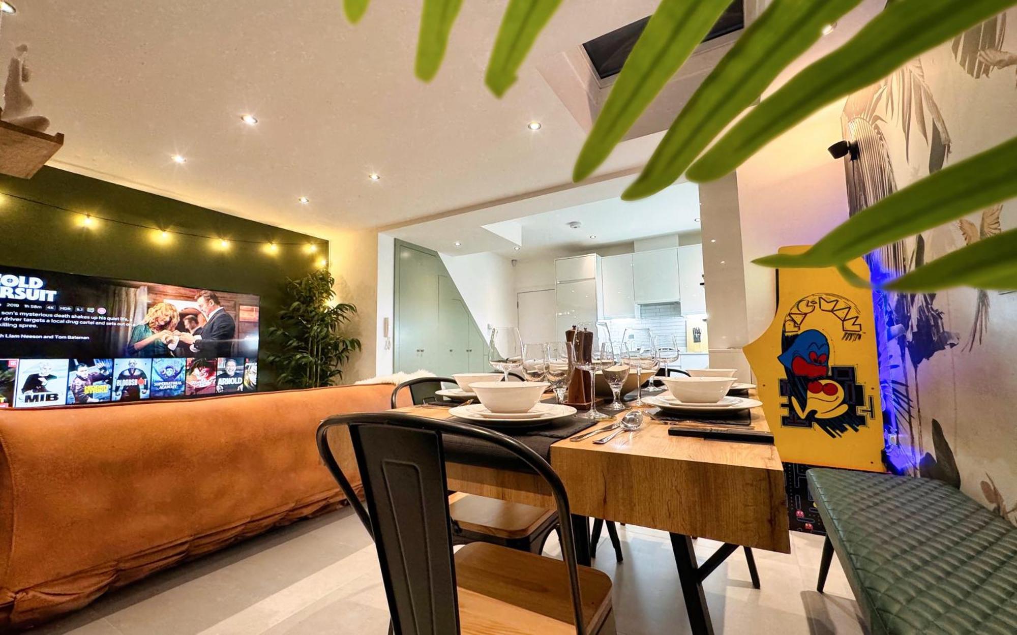 Queen's Park With Cinema & Gaming * London