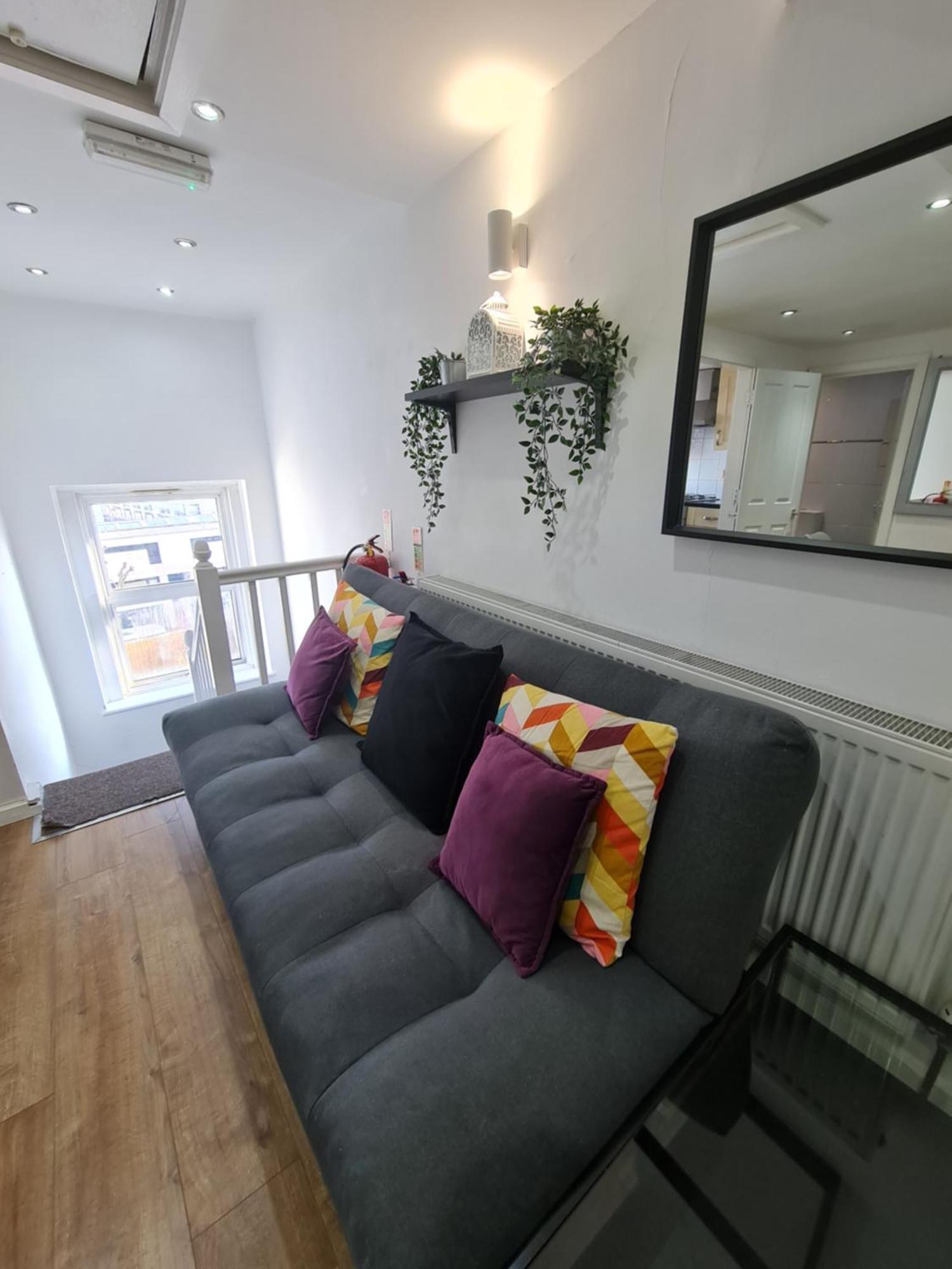 Apartment Smart & Bright