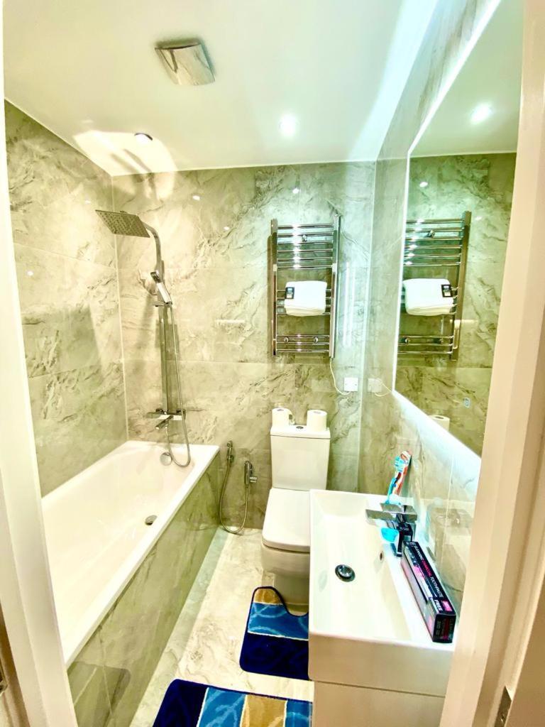 Comfortable One Bedroom Flat With Free Car Park In Apartment