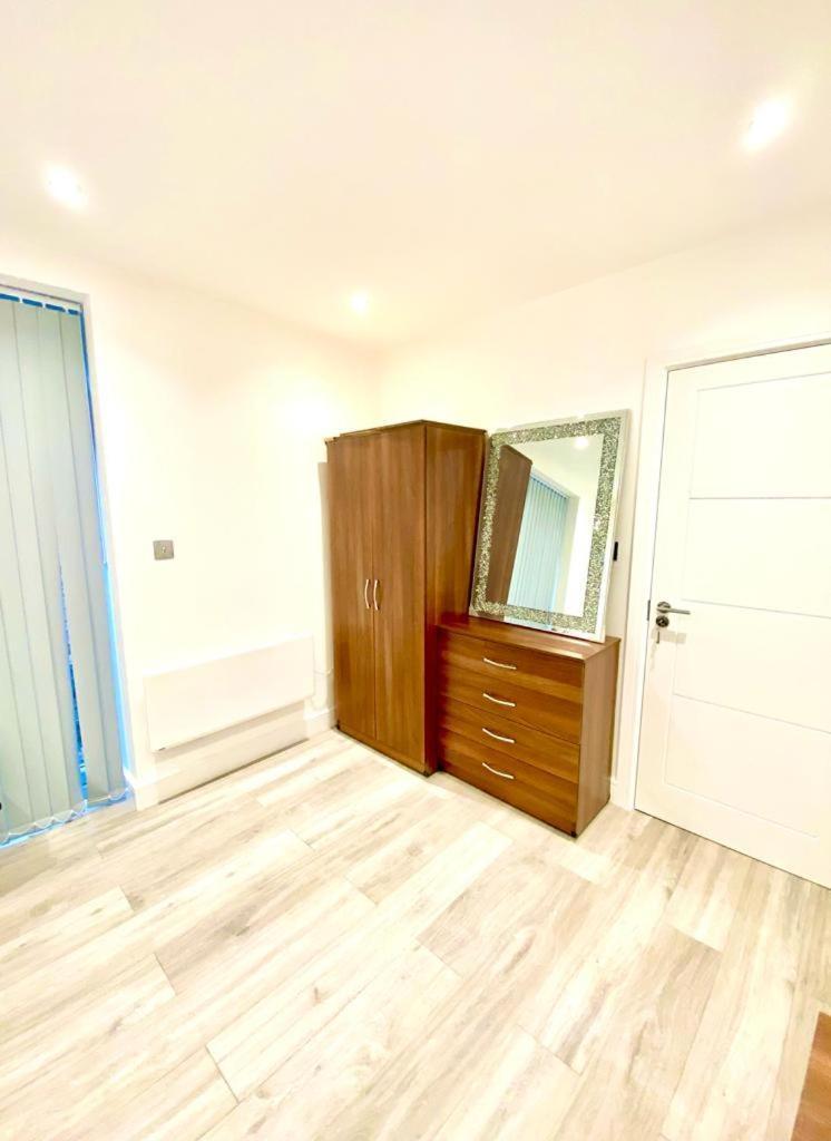 Apartment Comfortable One Bedroom Flat With Free Car Park In London