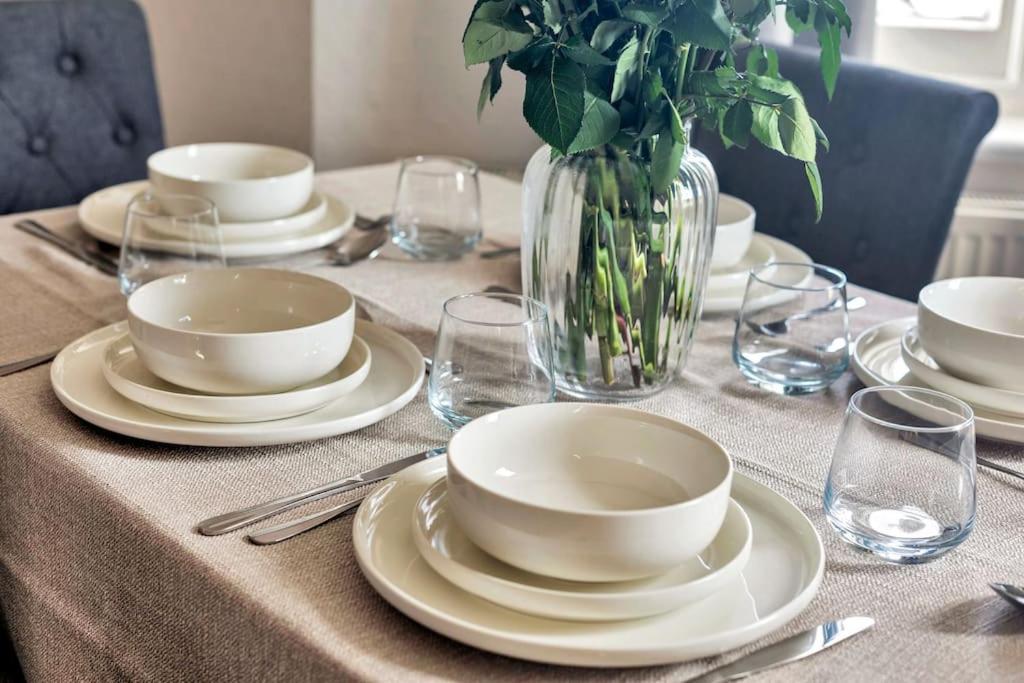 Apartment Luxury 3 Bedroom In The Heart Of High Street Kensington, London. London