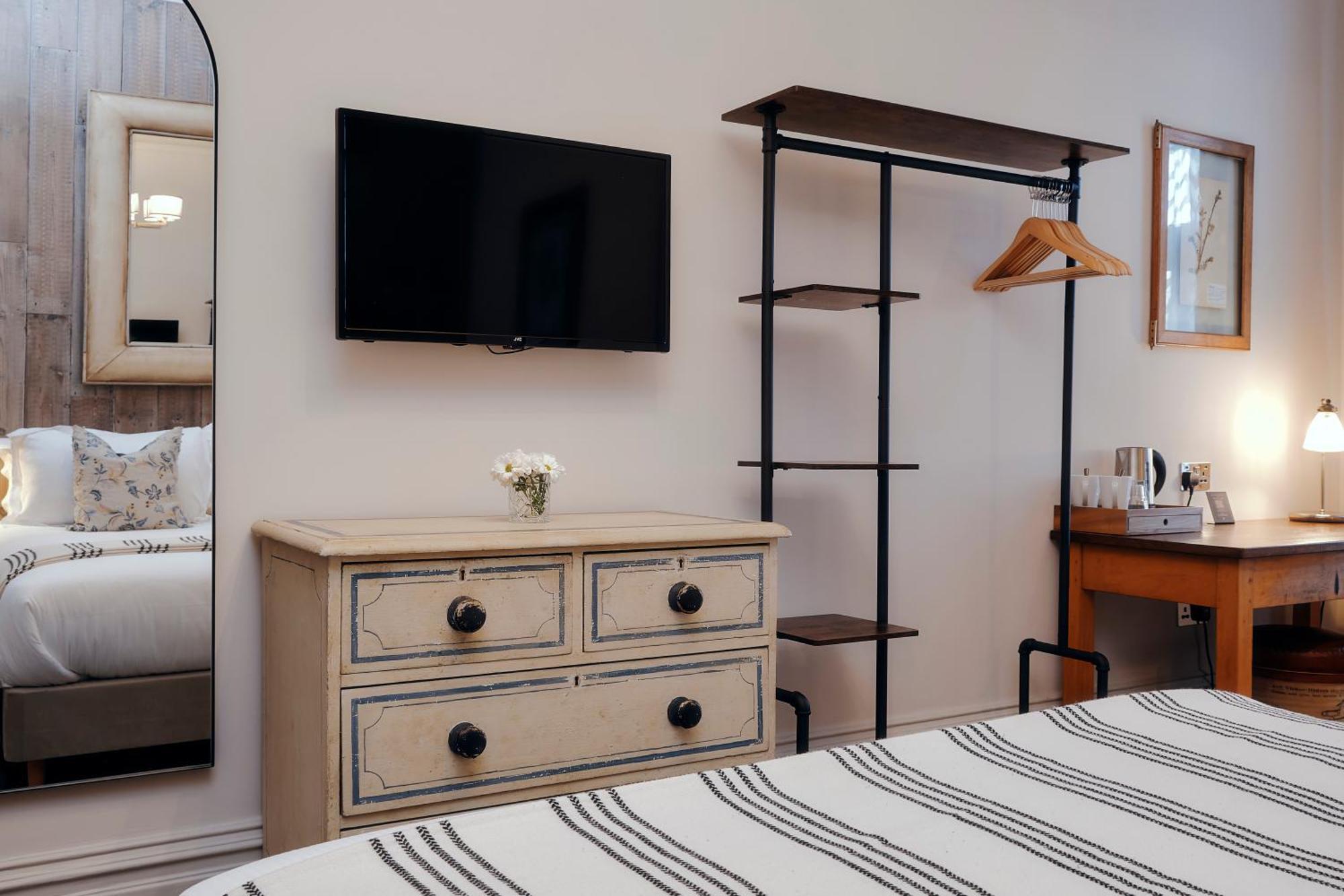 The Black Lion Pub & Boutique 3* London
