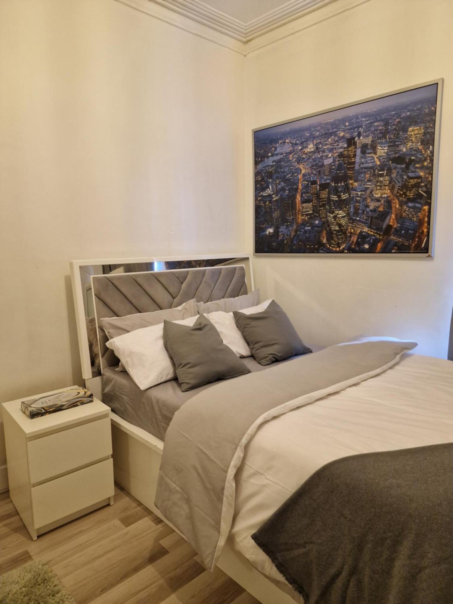 Spacious And Homely One Bedroom Privatunterkunft