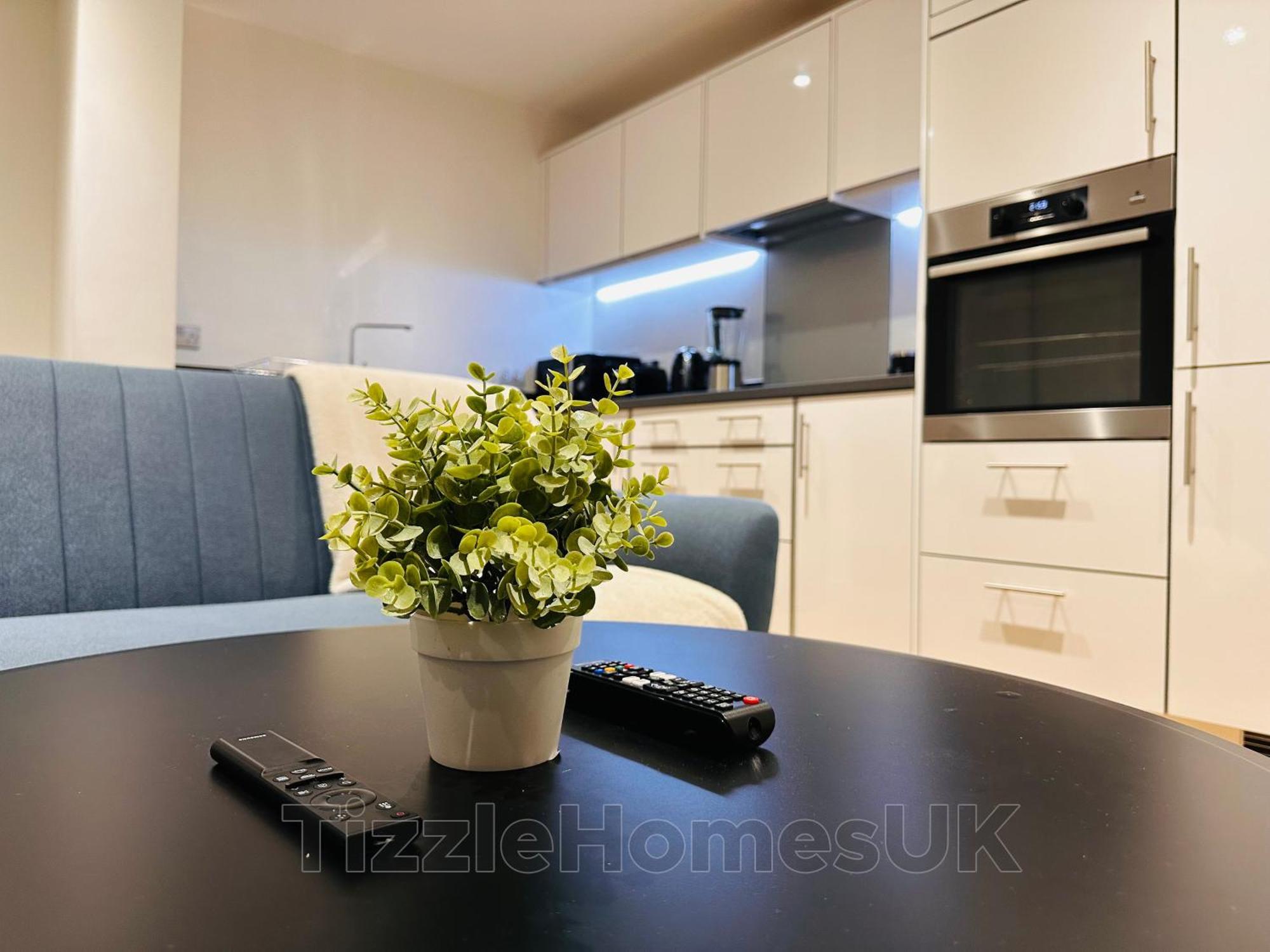 Tizzlehomesuk * London