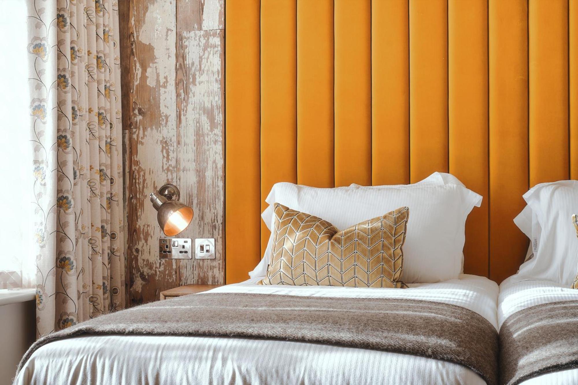 Inn The Black Lion Pub & Boutique