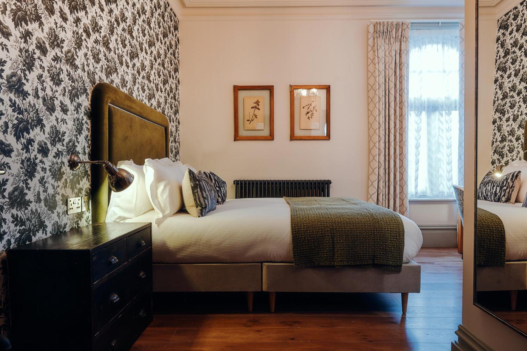 Inn The Black Lion Pub & Boutique 3*