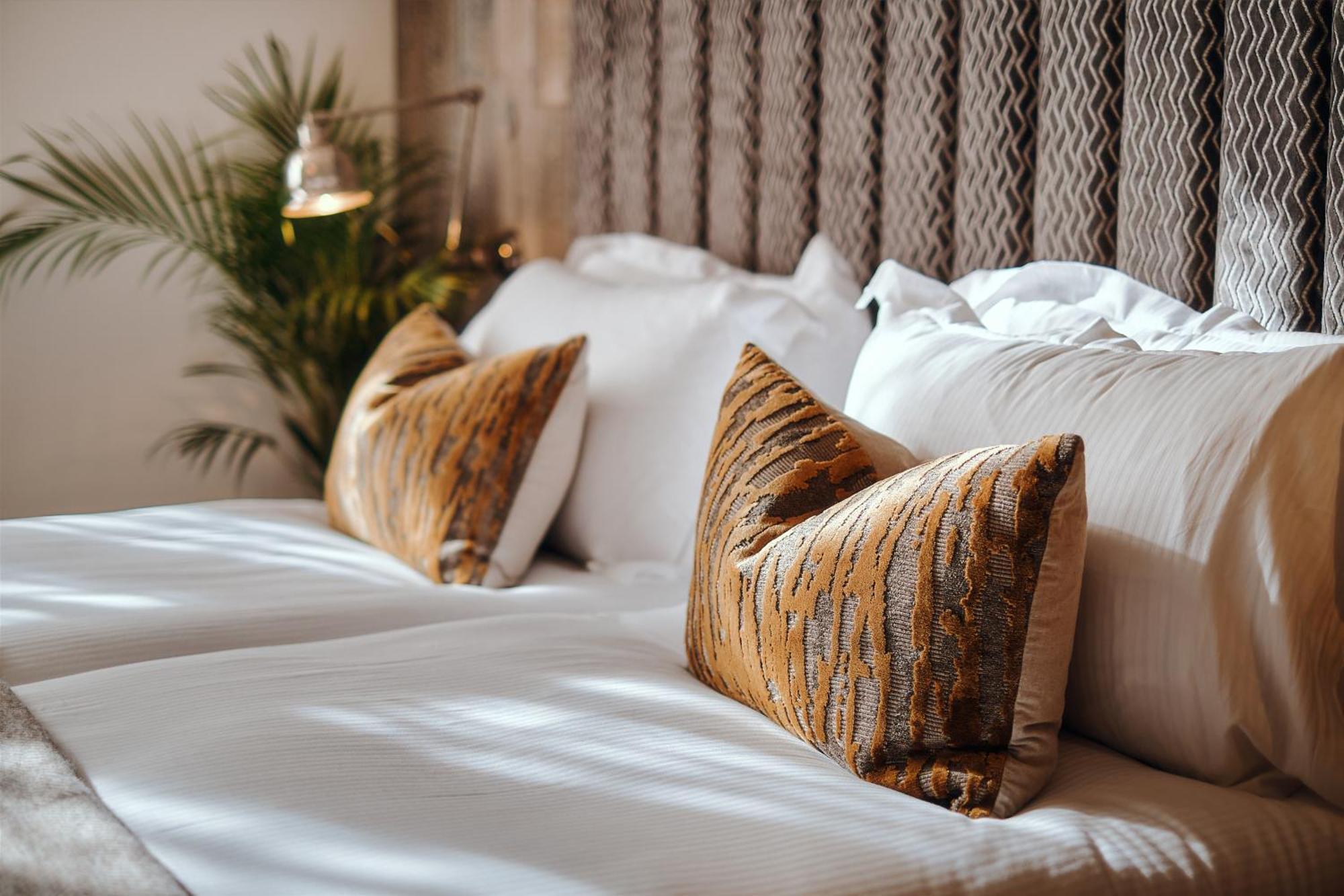 Inn The Black Lion Pub & Boutique