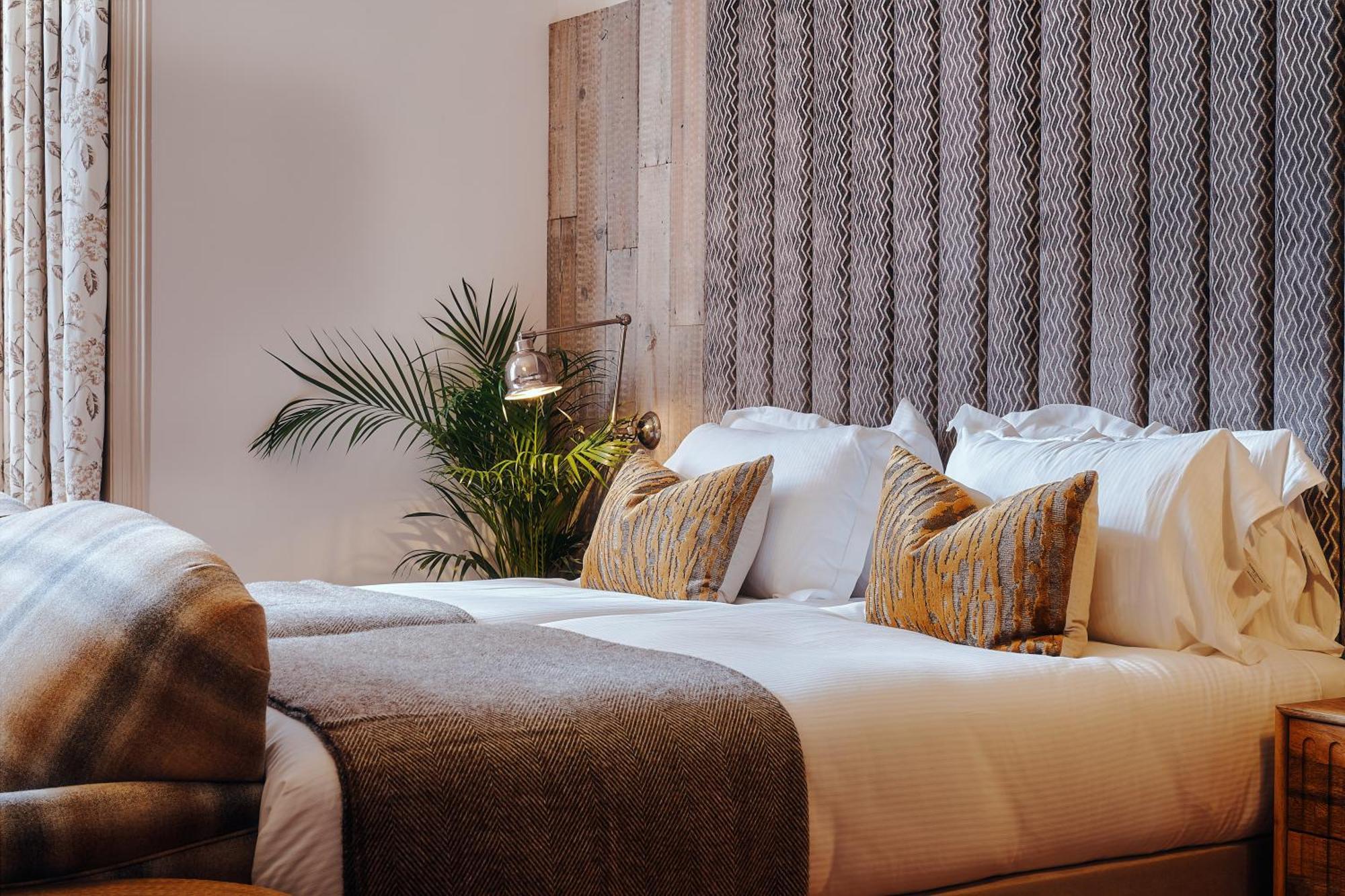 Inn The Black Lion Pub & Boutique