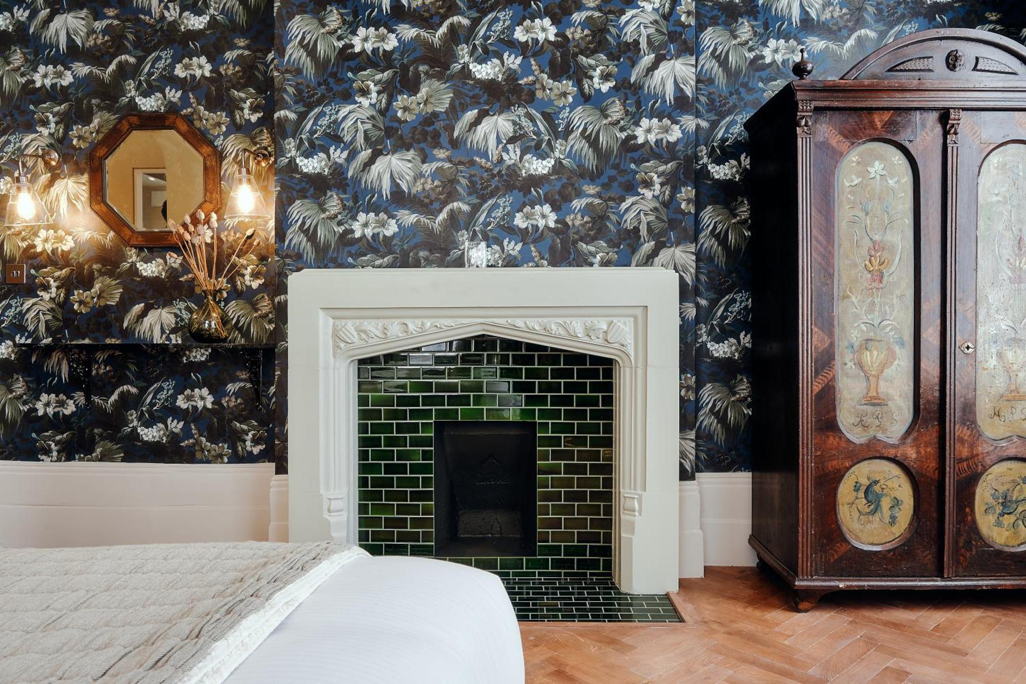 The Black Lion Pub & Boutique 3* London