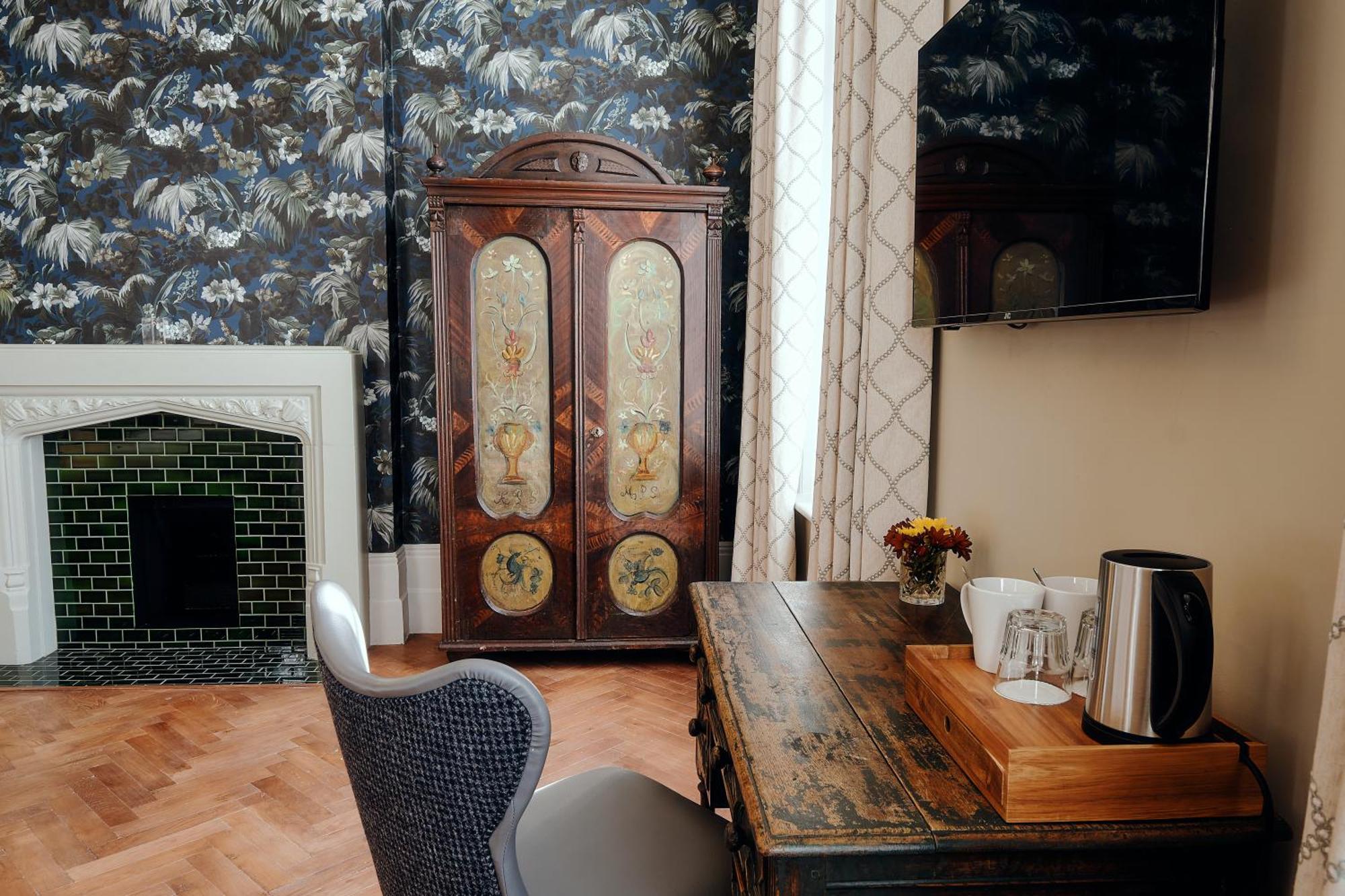 The Black Lion Pub & Boutique 3* London
