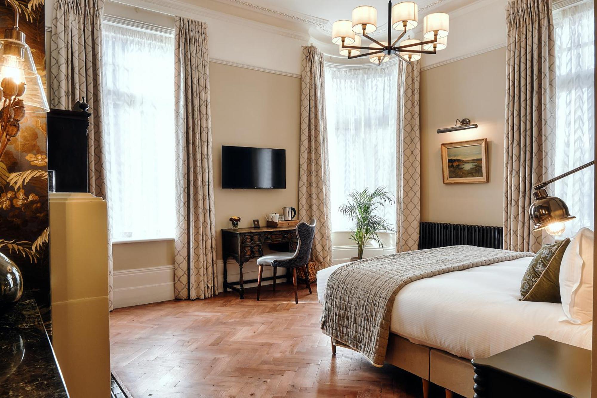 Inn The Black Lion Pub & Boutique