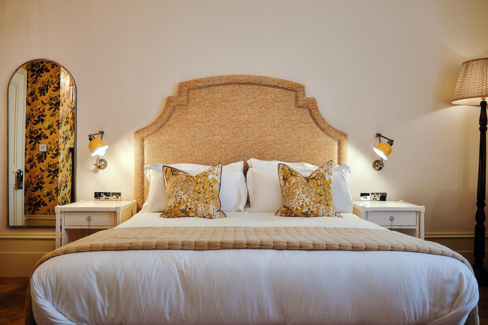 Inn The Black Lion Pub & Boutique