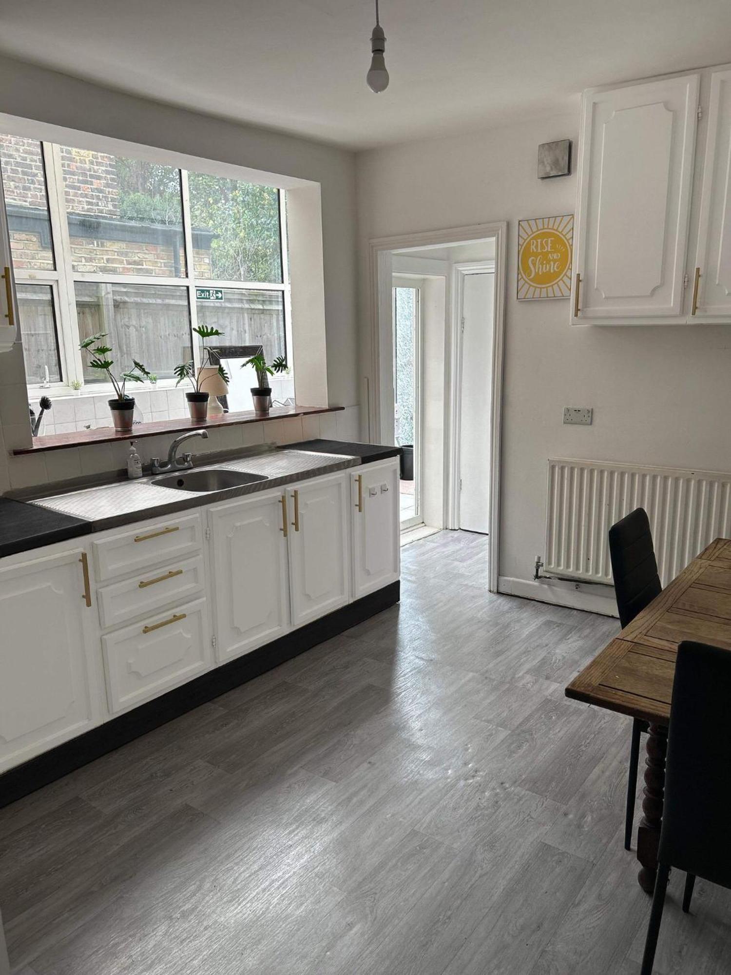 Gjestgiverier Balham, South Spacious 5, 6 Available *