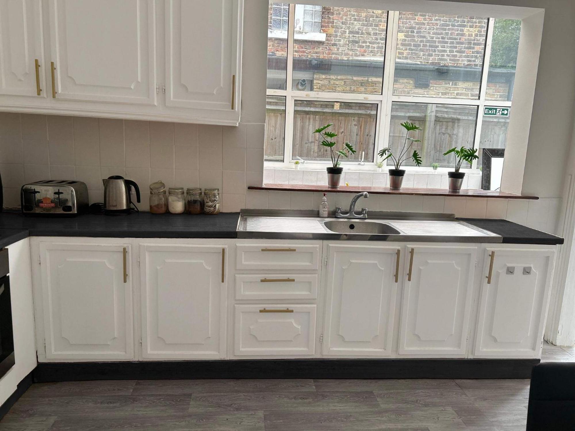 Gjestgiverier Balham, South Spacious 5, 6 Available London