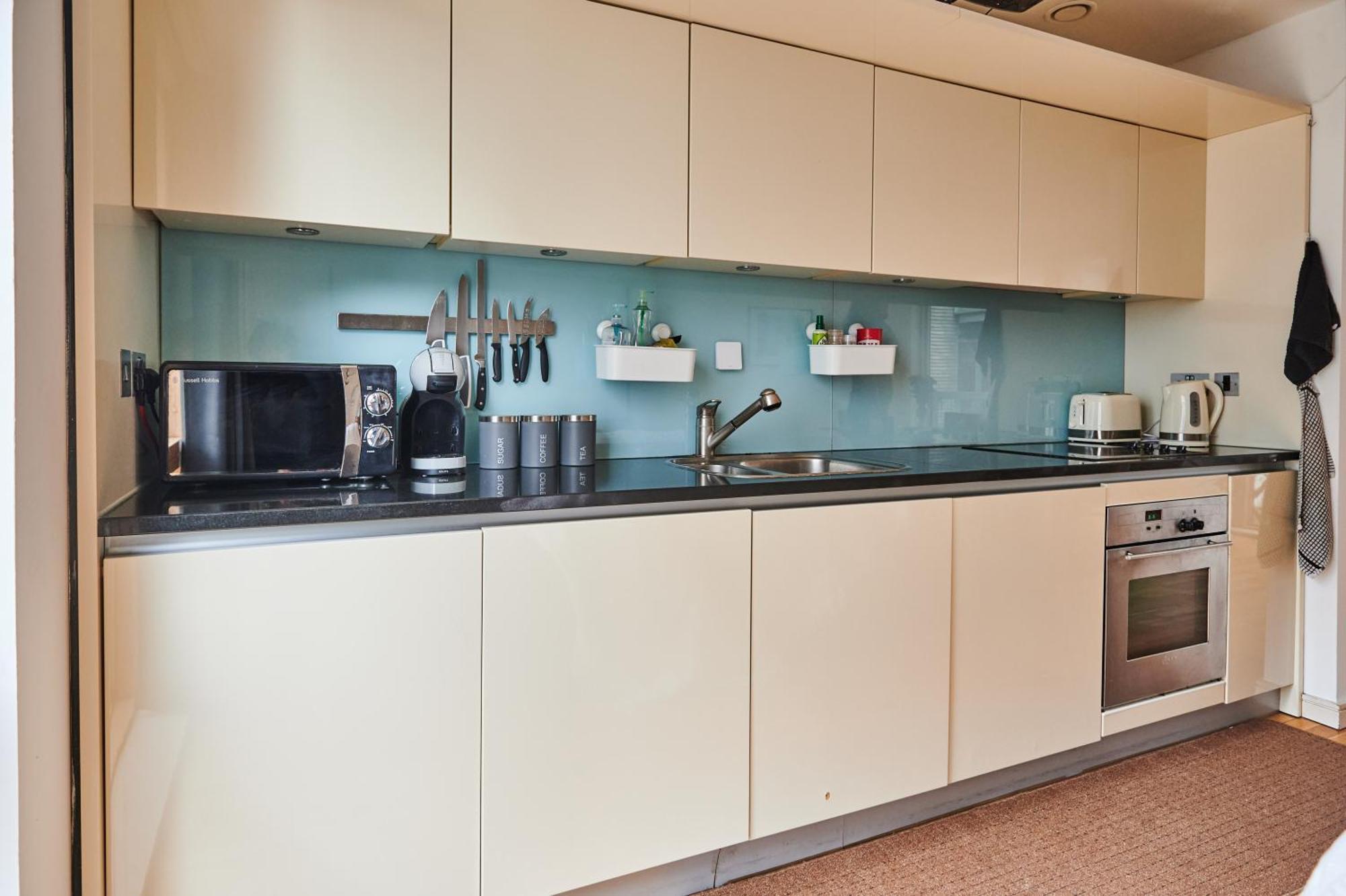 Bright 2 Bedroom Flat In Old Street With Balcony * Londen