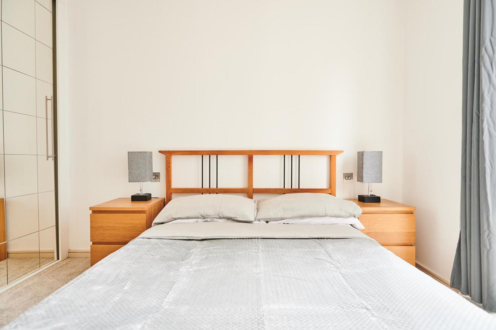 Bright 2 Bedroom Flat In Old Street With Balcony Appartement Londen