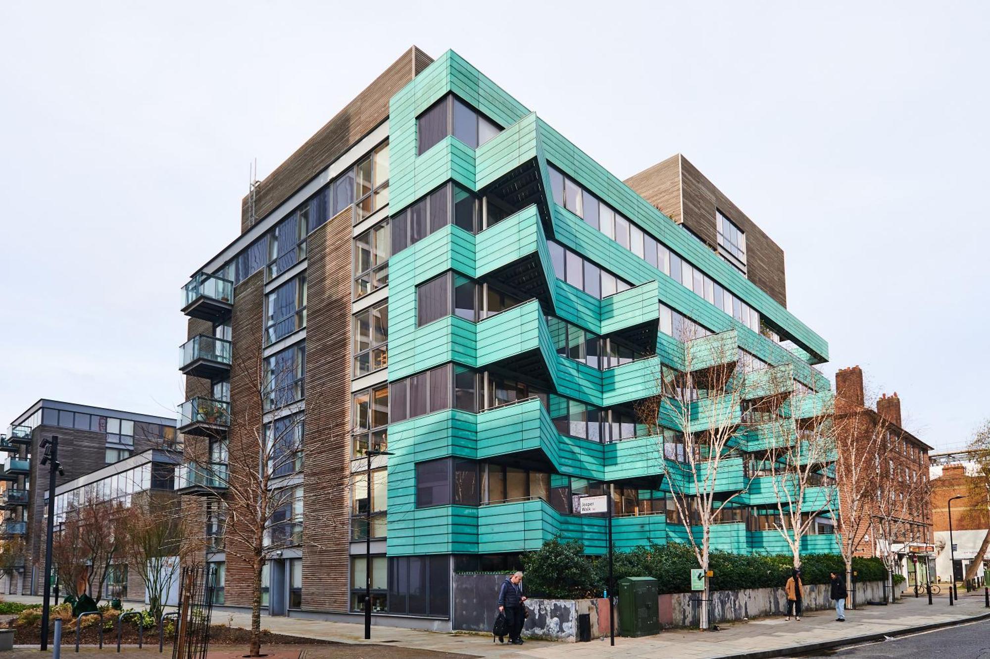 Bright 2 Bedroom Flat In Old Street With Balcony *