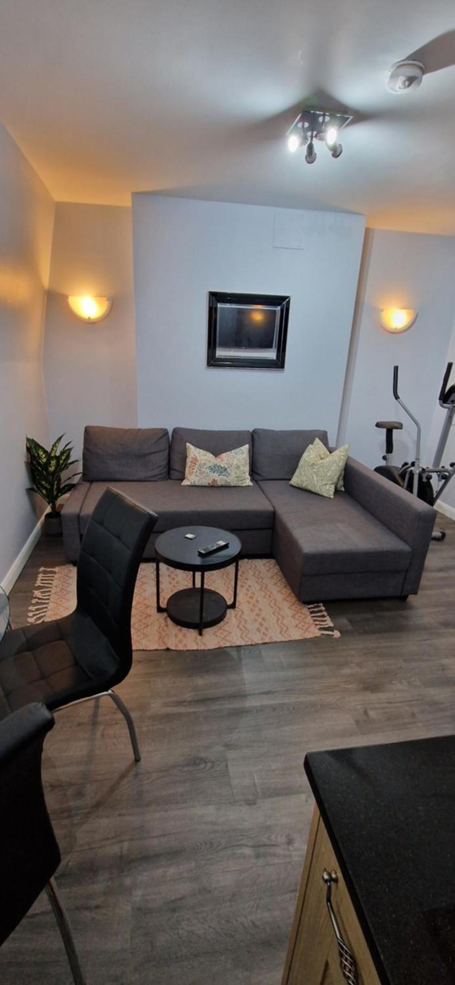 One Bedroom Flat In Finchley Road Appartement Londen