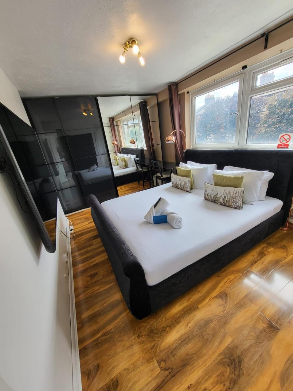 Privat overnatting R3 Superking Sized Bed & 75