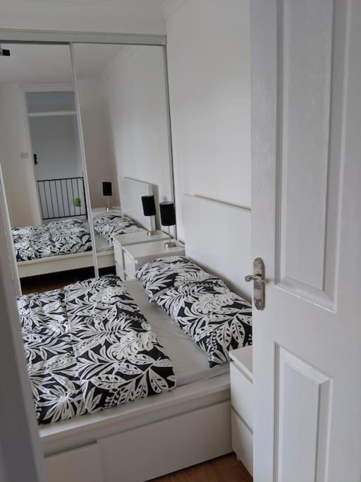 Private 2 Bed Flat Close To Excel & Airport Apartamento *