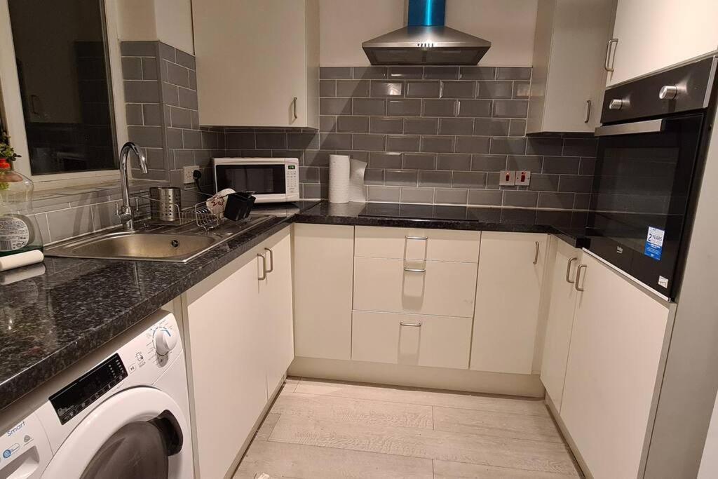 Private 2 Bed Flat Close To Excel & Airport Apartamento Londres