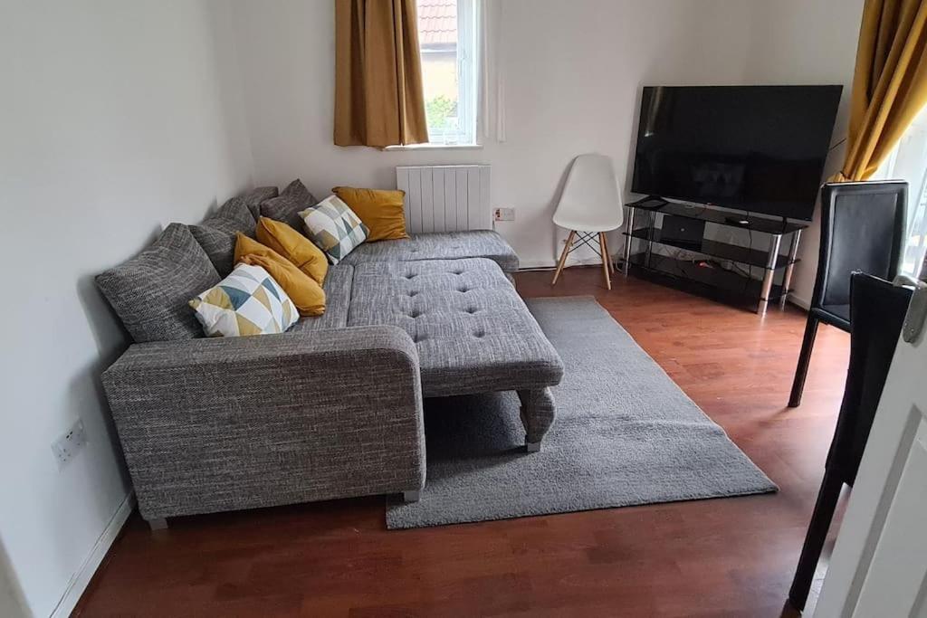 Private 2 Bed Flat Close To Excel & Airport Apartamento