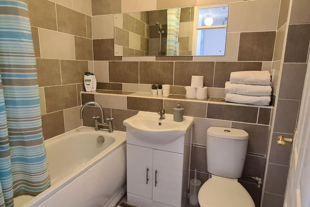 Private 2 Bed Flat Close To Excel & Airport Apartamento Londres