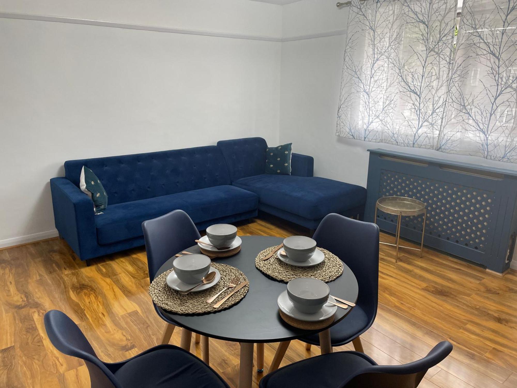 Elegant 2 Bedroom Flat In Chiswick Near Tube Stations Leilighet London
