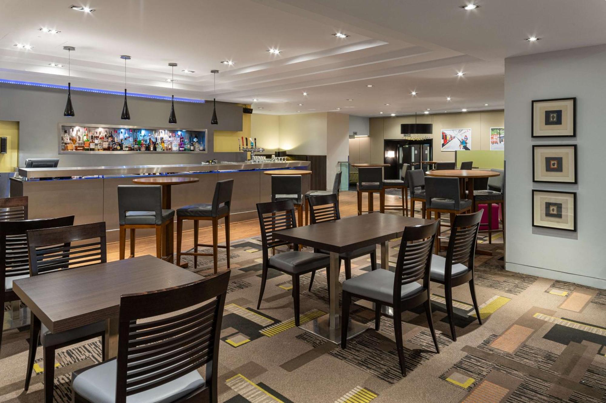 Hilton Kensington 4*