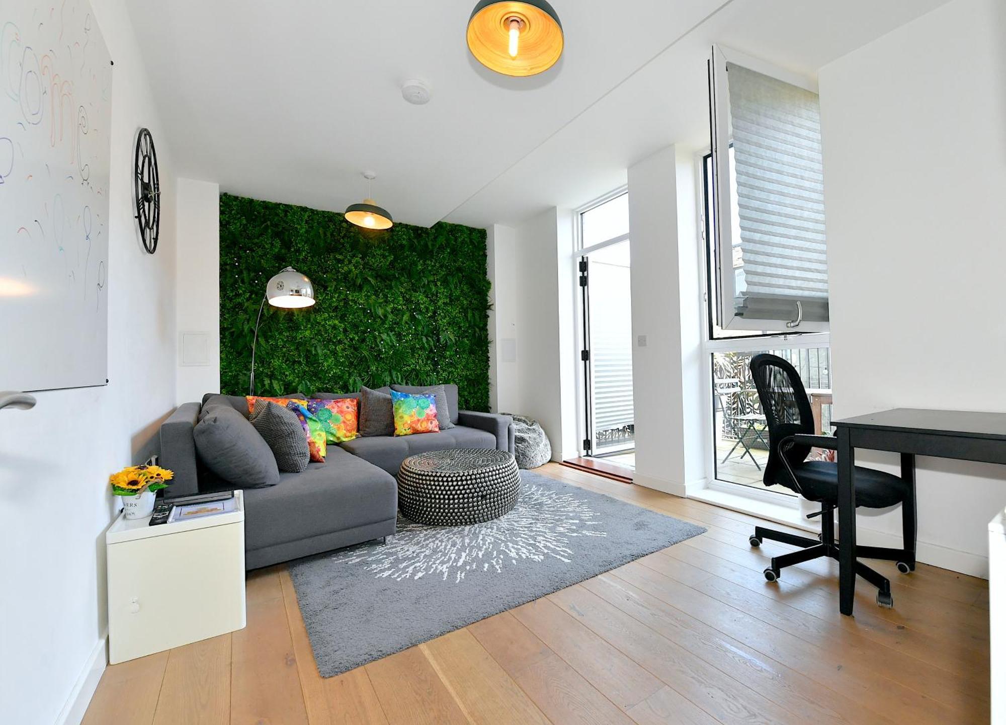 Bright Amelia - 2 Bed 1 Bath With Wifi And Netflix In The Heart Of London