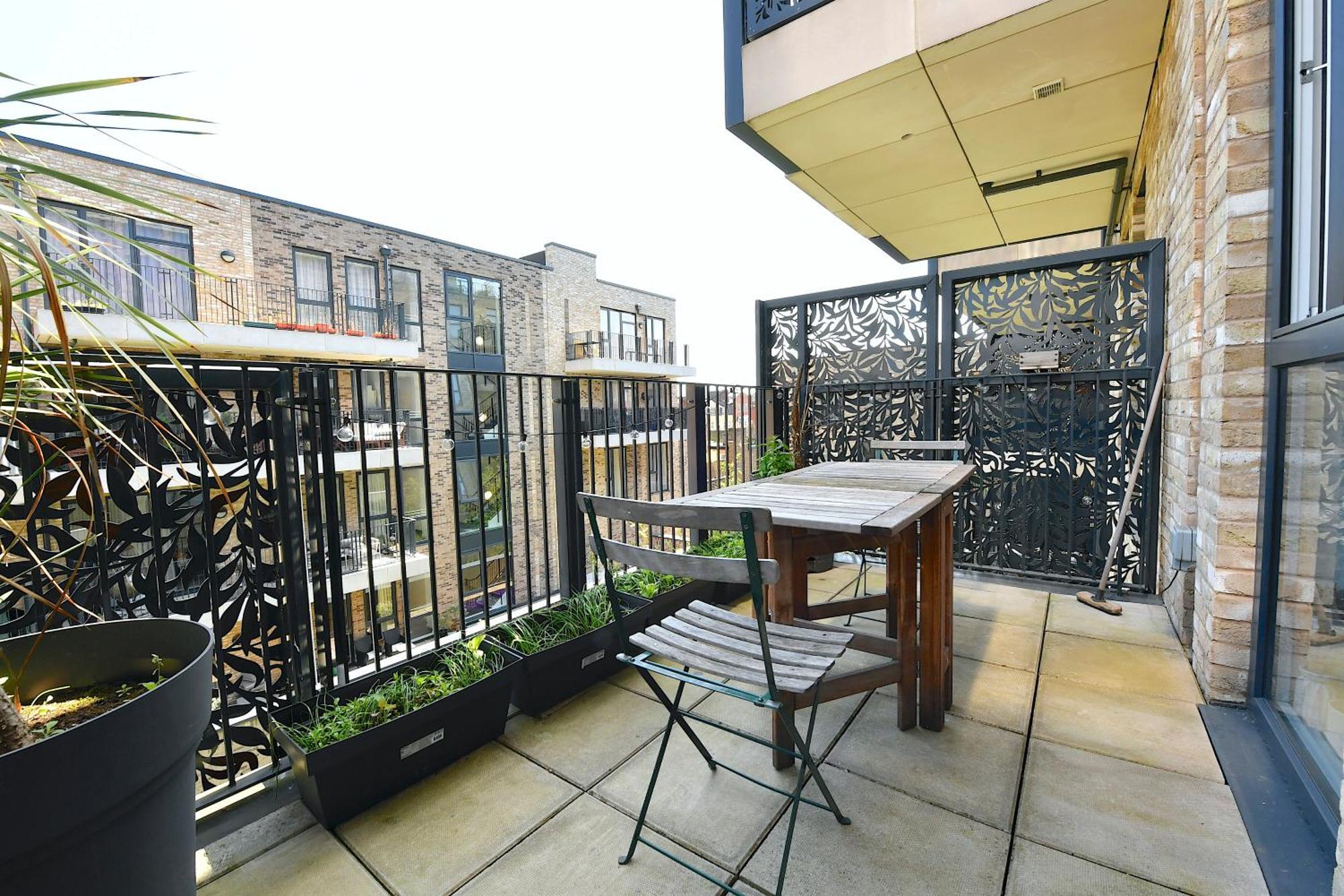 Bright Amelia - 2 Bed 1 Bath With Wifi And Netflix In The Heart Of * London