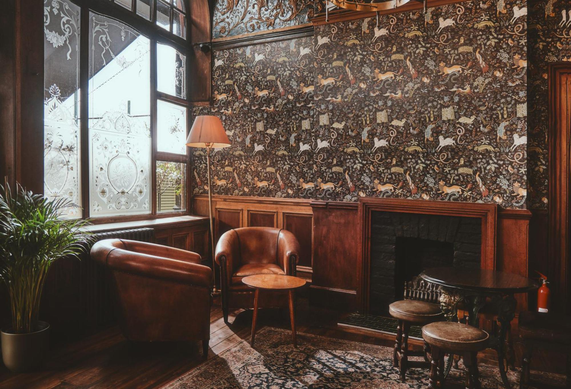 Inn The Black Lion Pub & Boutique London
