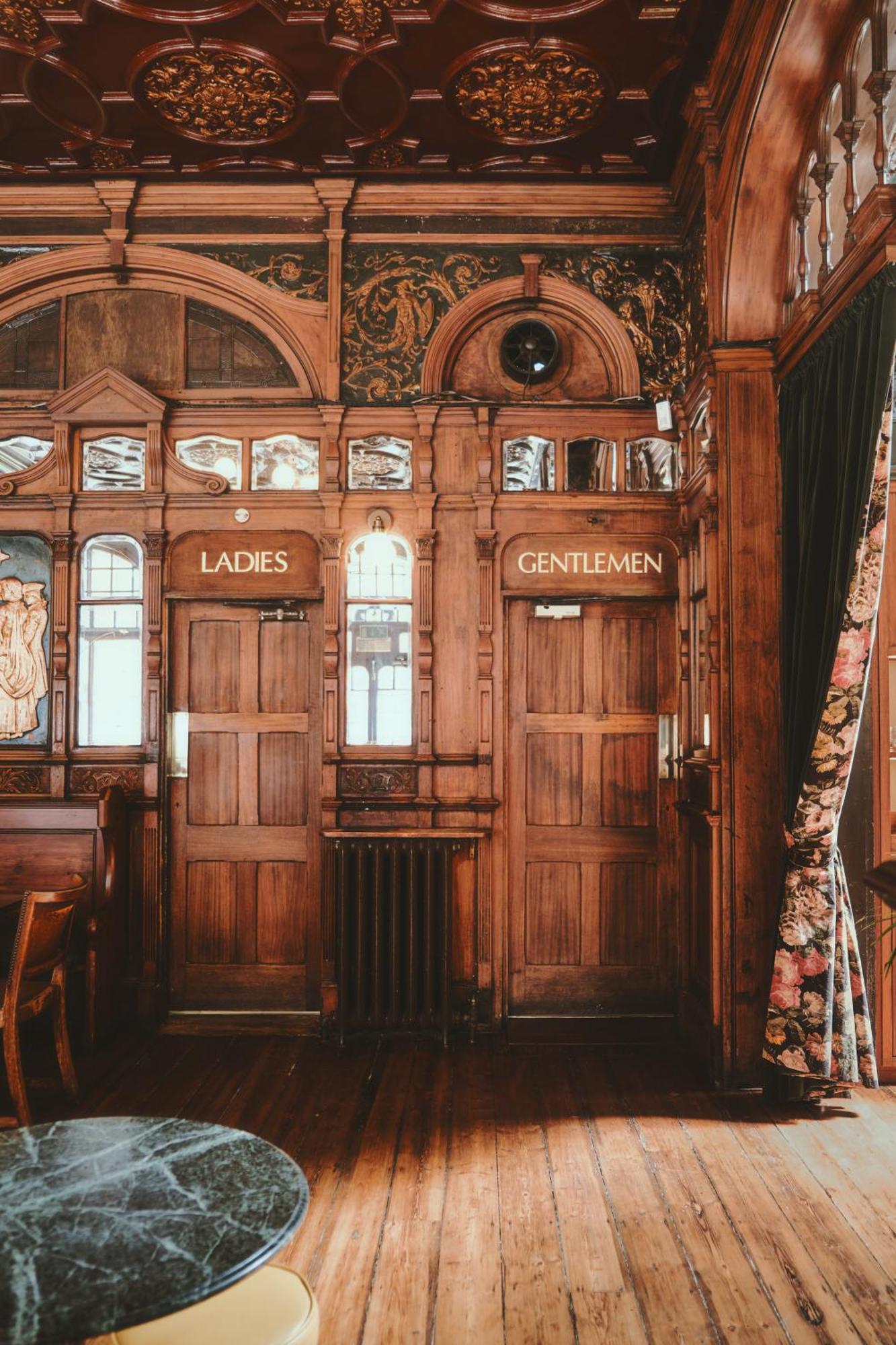 Inn The Black Lion Pub & Boutique London