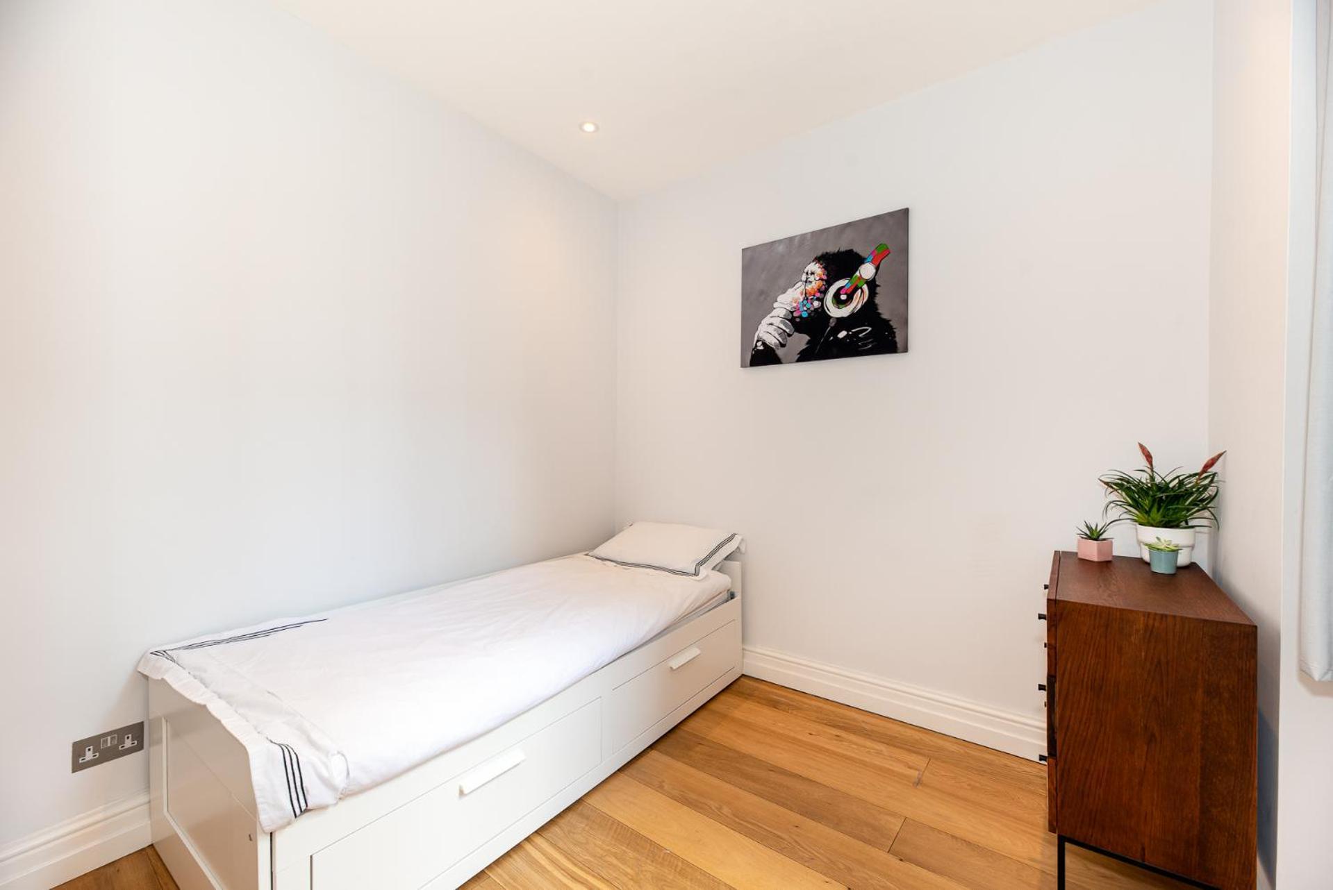 Apartment 2-bedroom Victorian In Kensington London