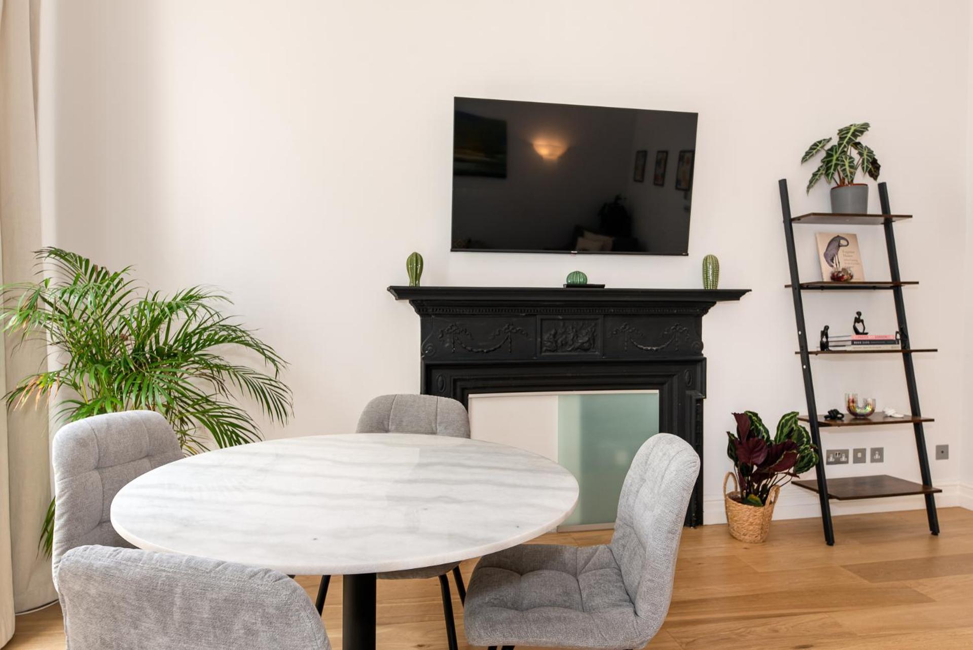2-bedroom Victorian In Kensington Apartment *