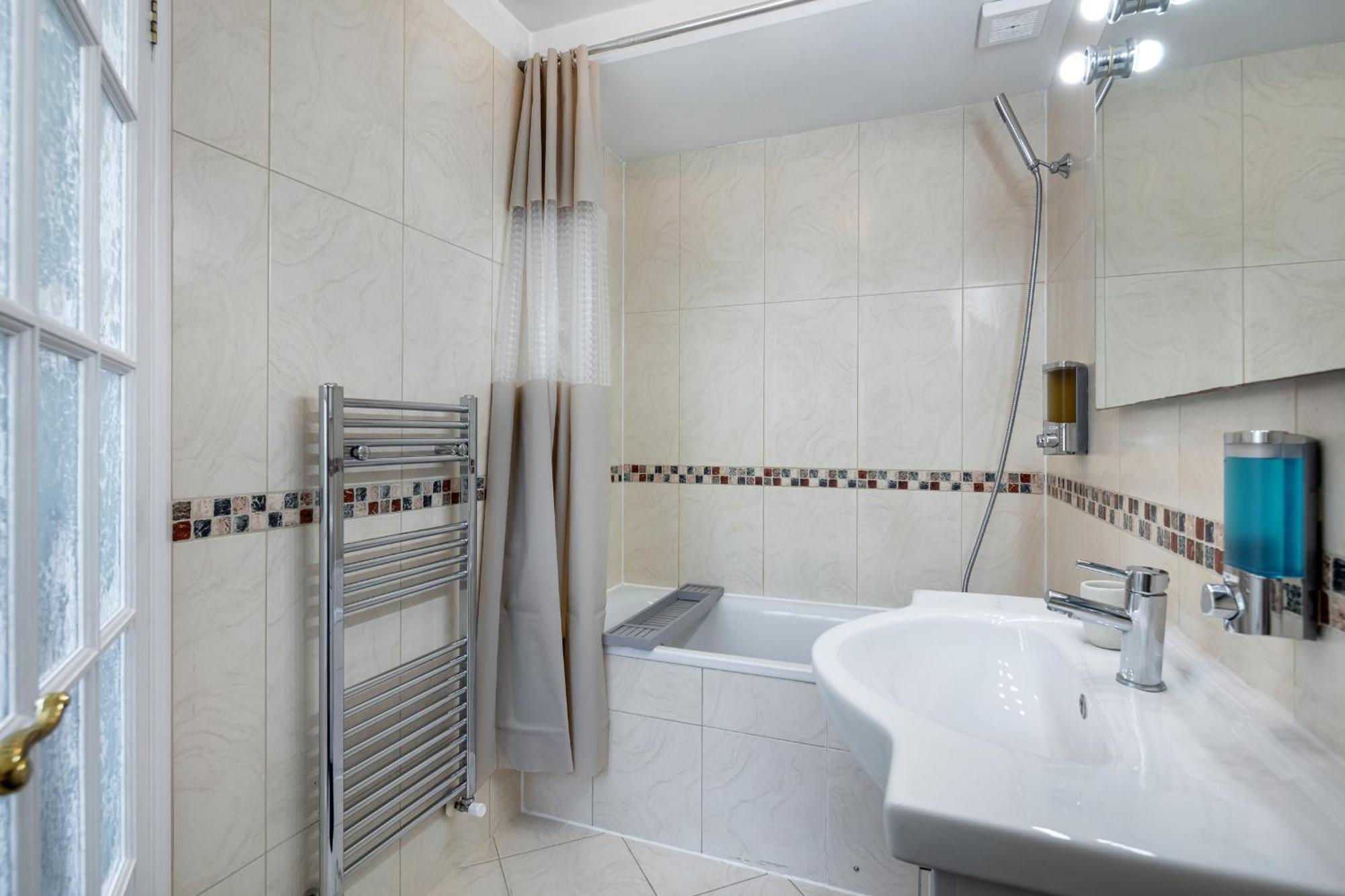 Feriehus - Cozy 3 Bed House On A Quiet Mews -