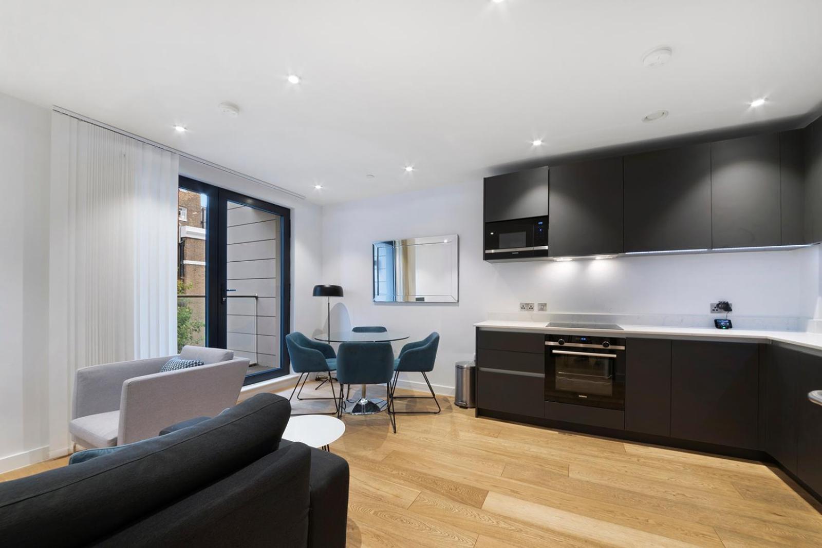 1 Bedroom Close To Tower Hill Apartment