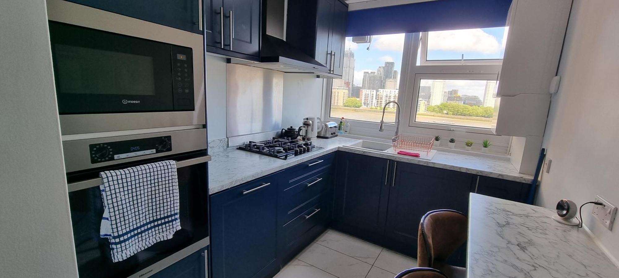 Privat overnatting Two Stunning Bedrooms & Private Balcony & River View *