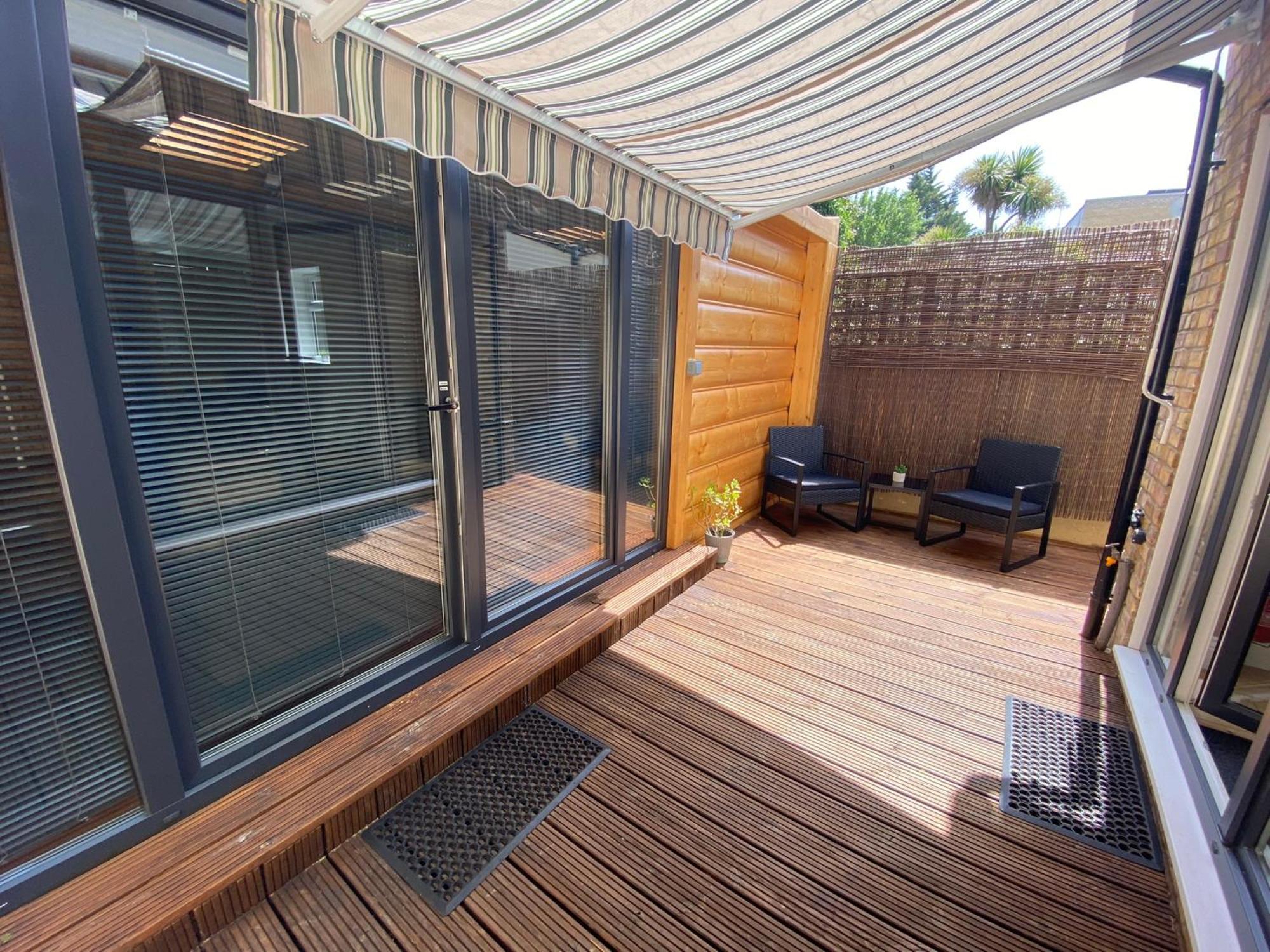 Luxury Sauna Jacuzzi Excel Canary Wharf Zone 2 Villa *