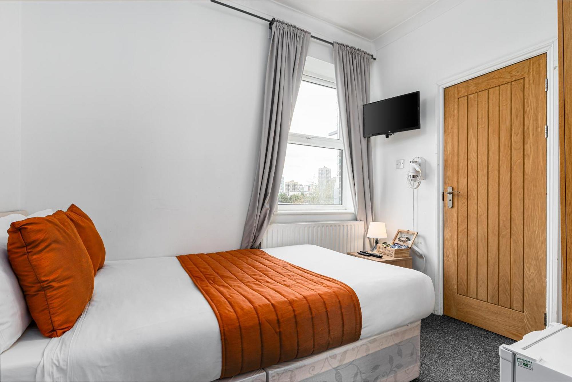 Ryam Bed & Breakfast 2*