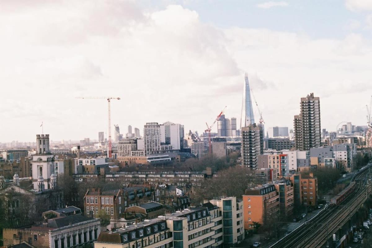 2 Bedroom East With Amazing Views London