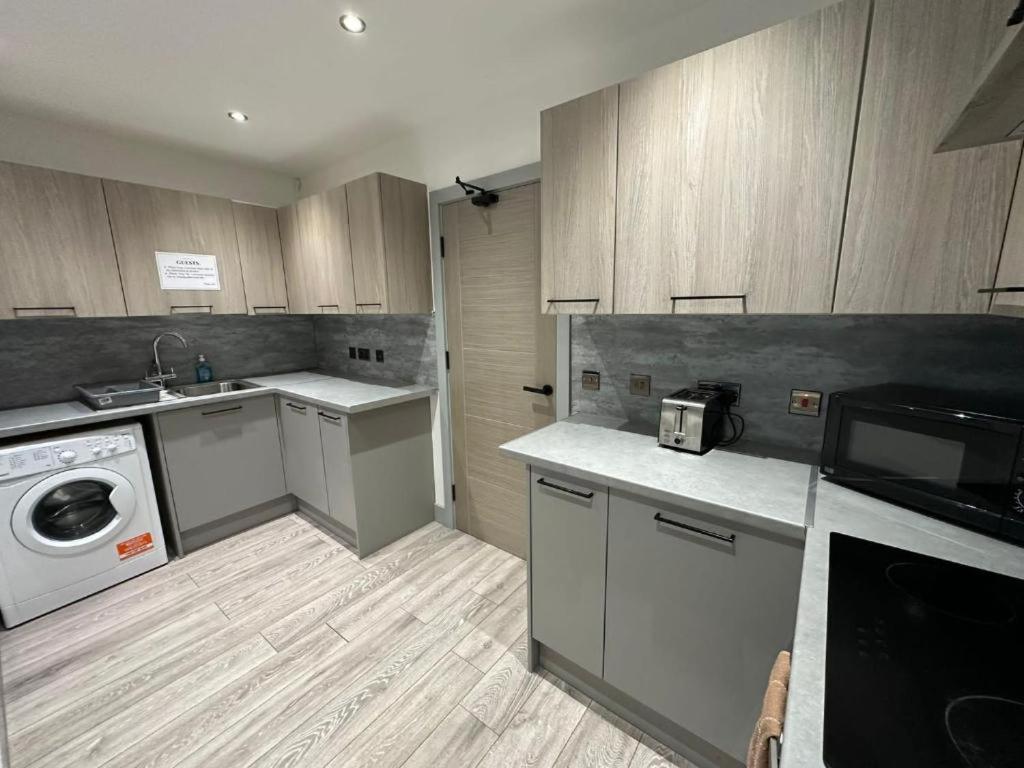 Serviced Ensuite Double - Near Greenwich Park - The O2 Arena - Nearby Transport Links To - New Cross Station - Lewisham Se14 Guest house