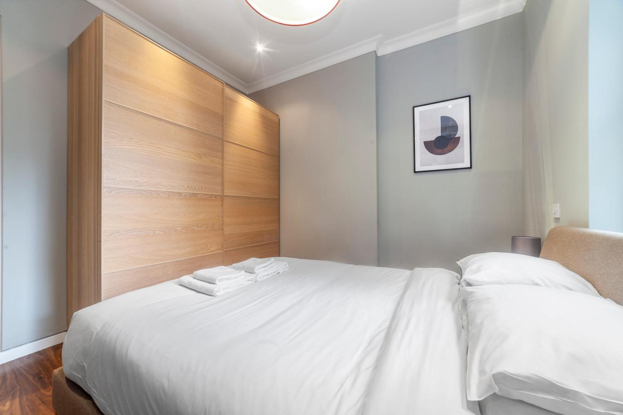 Bright & Modern 1bdr Flat Near Lakeside Road Apartment *