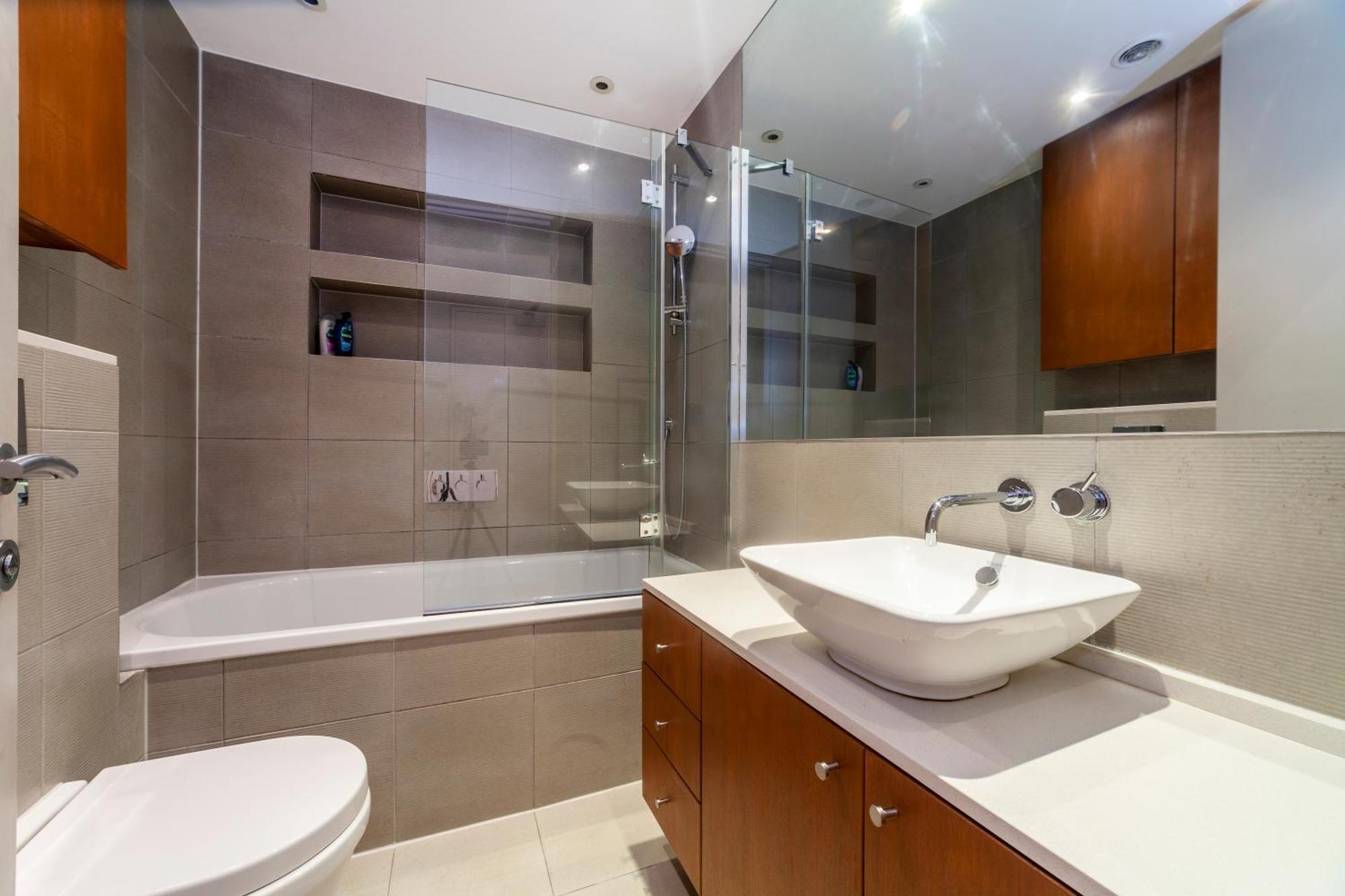 Bright & Modern 1bdr Flat Near Lakeside Road *