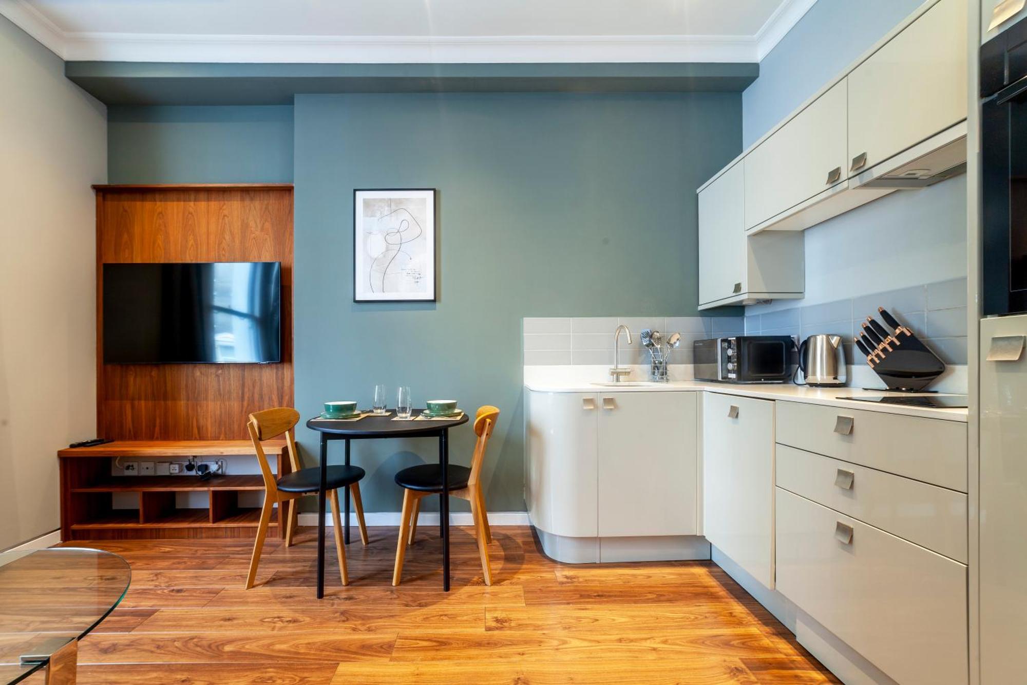 Apartment Bright & Modern 1bdr Flat Near Lakeside Road London