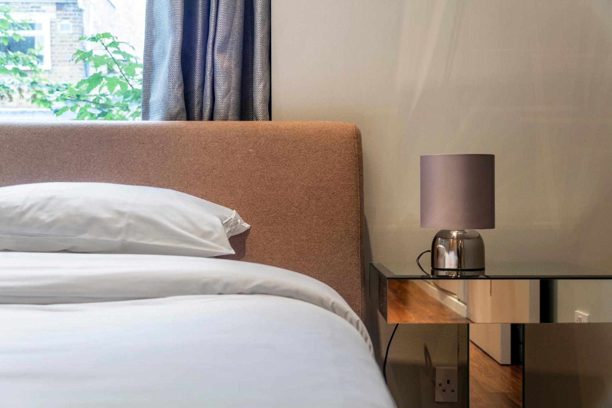 Apartment Bright & Modern 1bdr Flat Near Lakeside Road *