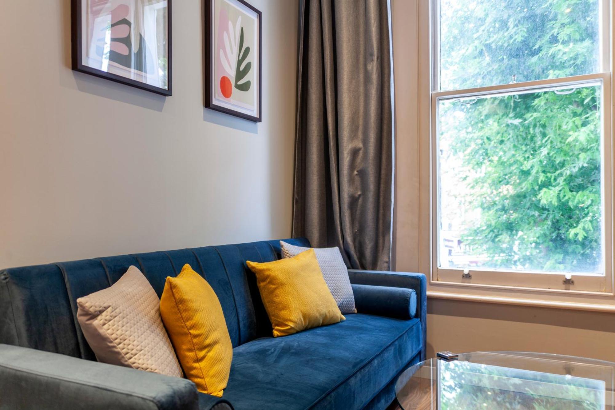 Bright & Modern 1bdr Flat Near Lakeside Road * London
