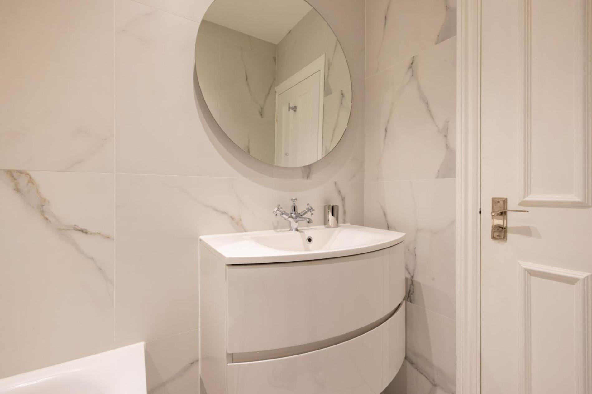 Cosy And Stylish Chelsea 2 Bedroom Flat Apartment *
