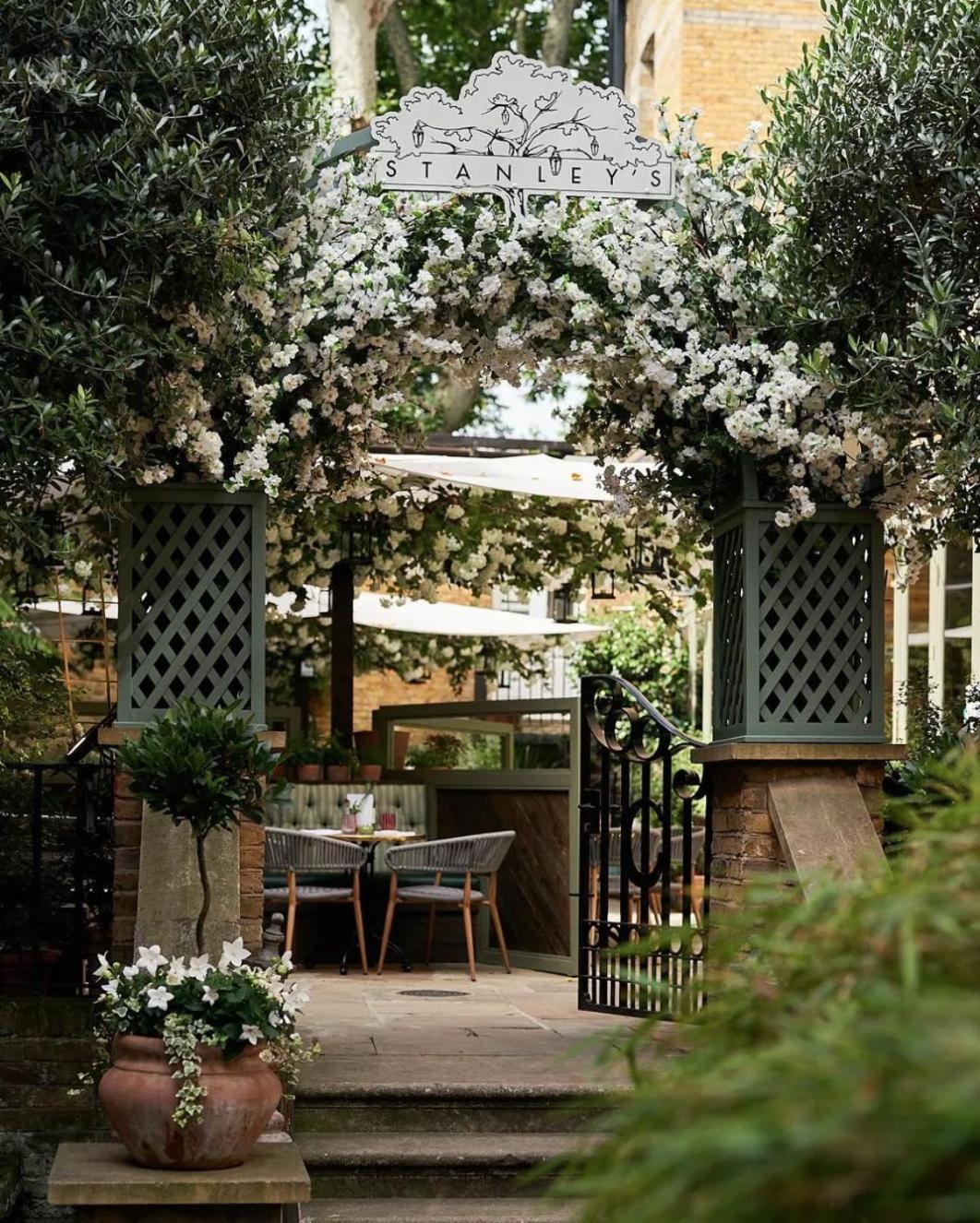 Cosy And Stylish Chelsea 2 Bedroom Flat London