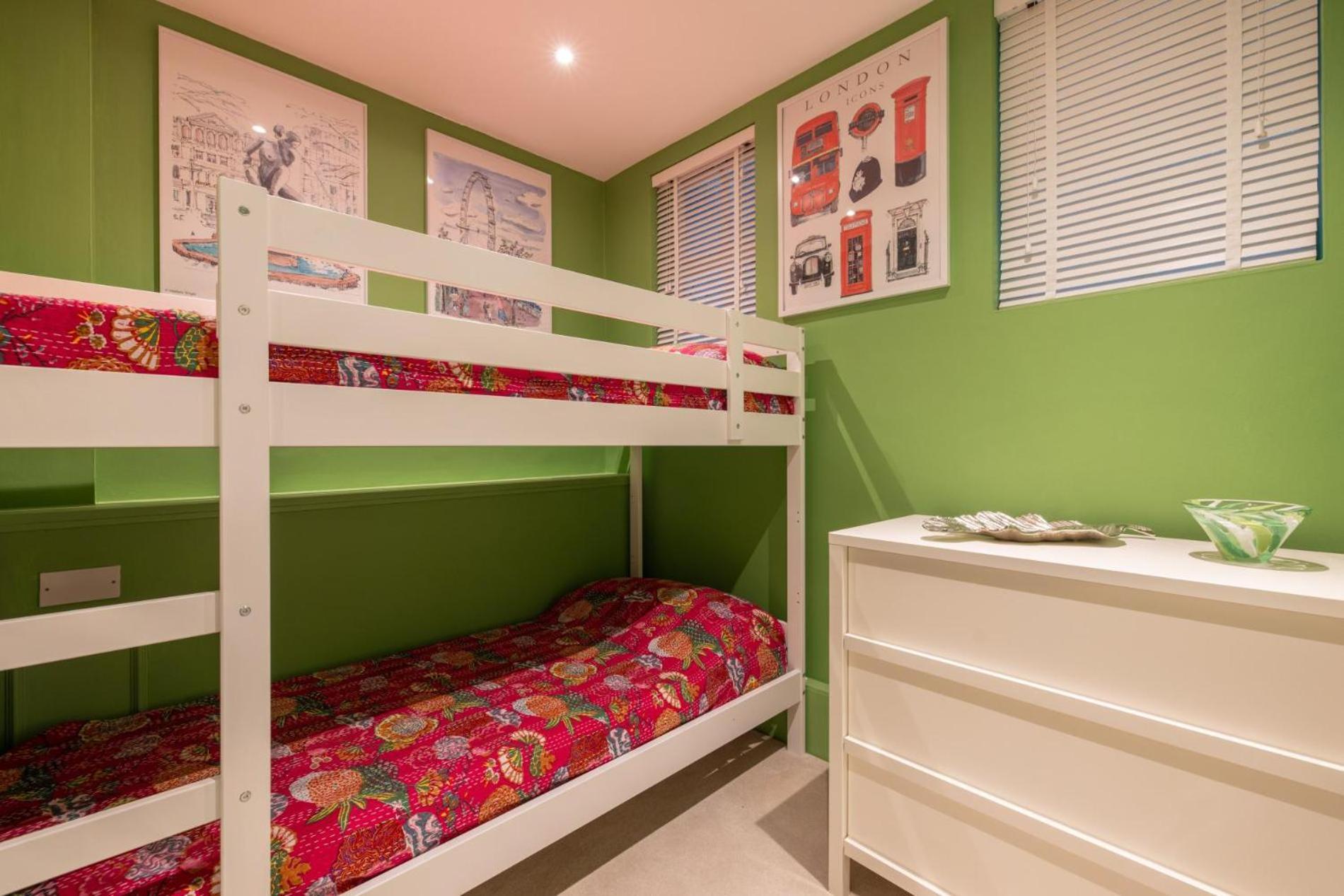 Cosy And Stylish Chelsea 2 Bedroom Flat Apartment London